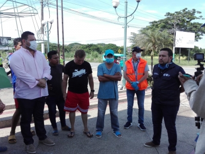 Desinfecci&oacute;n en los transportes alternativos de tricimotos en Nobol