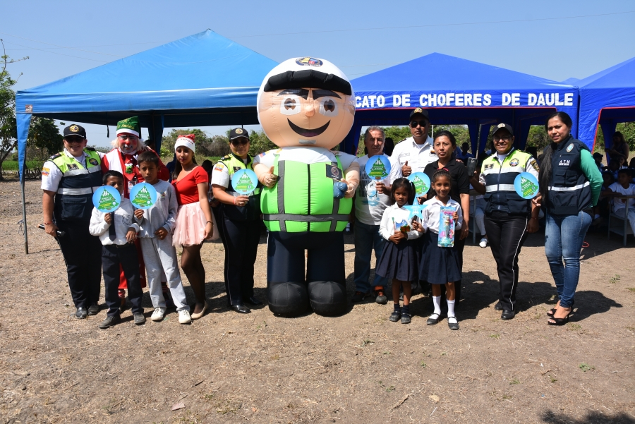 Campa&ntilde;a de Seguridad Vial en el  Recinto Membrillal del cant&oacute;n Santa Luc&iacute;a