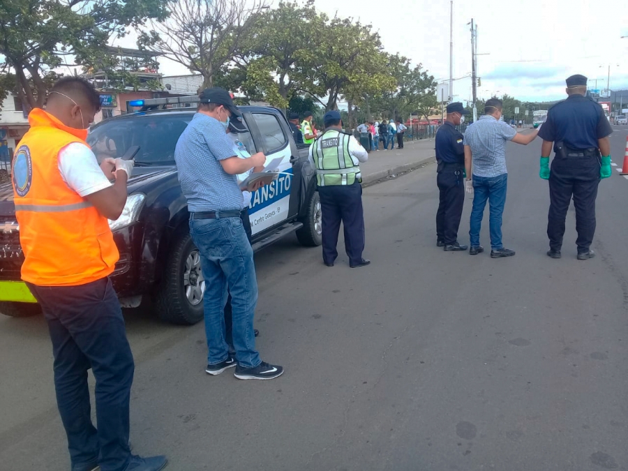 Operativo de restricci&oacute;n vehicular en la parroquia La Aurora
