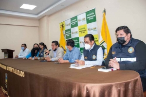 Tricimotos de Pedro Carbo, realizan Paro en la V&iacute;a Guayas - Manab&iacute;