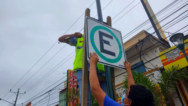 Nuevas se&ntilde;ales verticales en Avenida Juan Montalvo, del cant&oacute;n Isidro Ayora