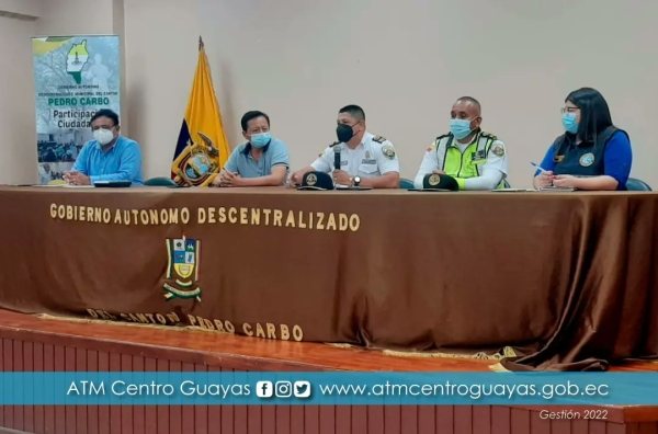 Alcalde de Pedro Carbo, se reuni&oacute; con representantes del servicio de transporte p&uacute;blico y comercial