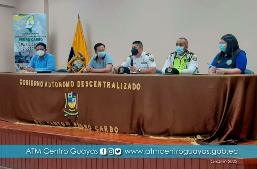 Alcalde de Pedro Carbo, se reuni&oacute; con representantes del servicio de transporte p&uacute;blico y comercial